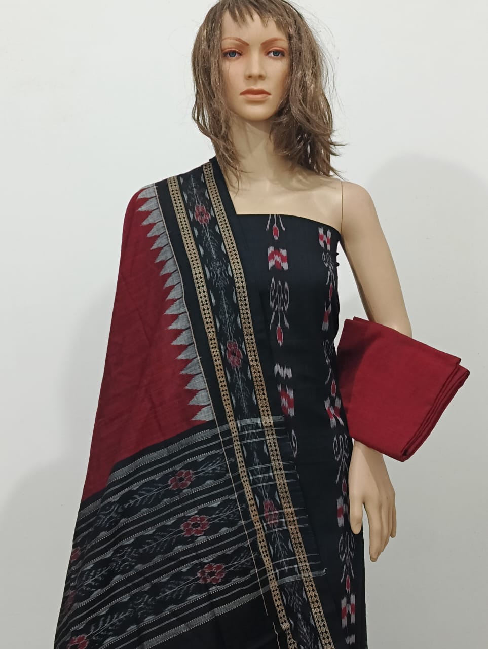 Lucy Collection – Bold Contrast Sarees & Suits with Vibrant Drapes
