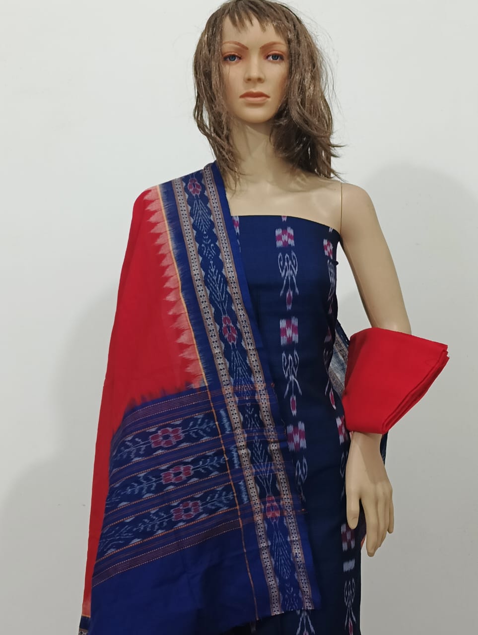 Lucy Collection – Bold Contrast Sarees & Suits with Vibrant Drapes