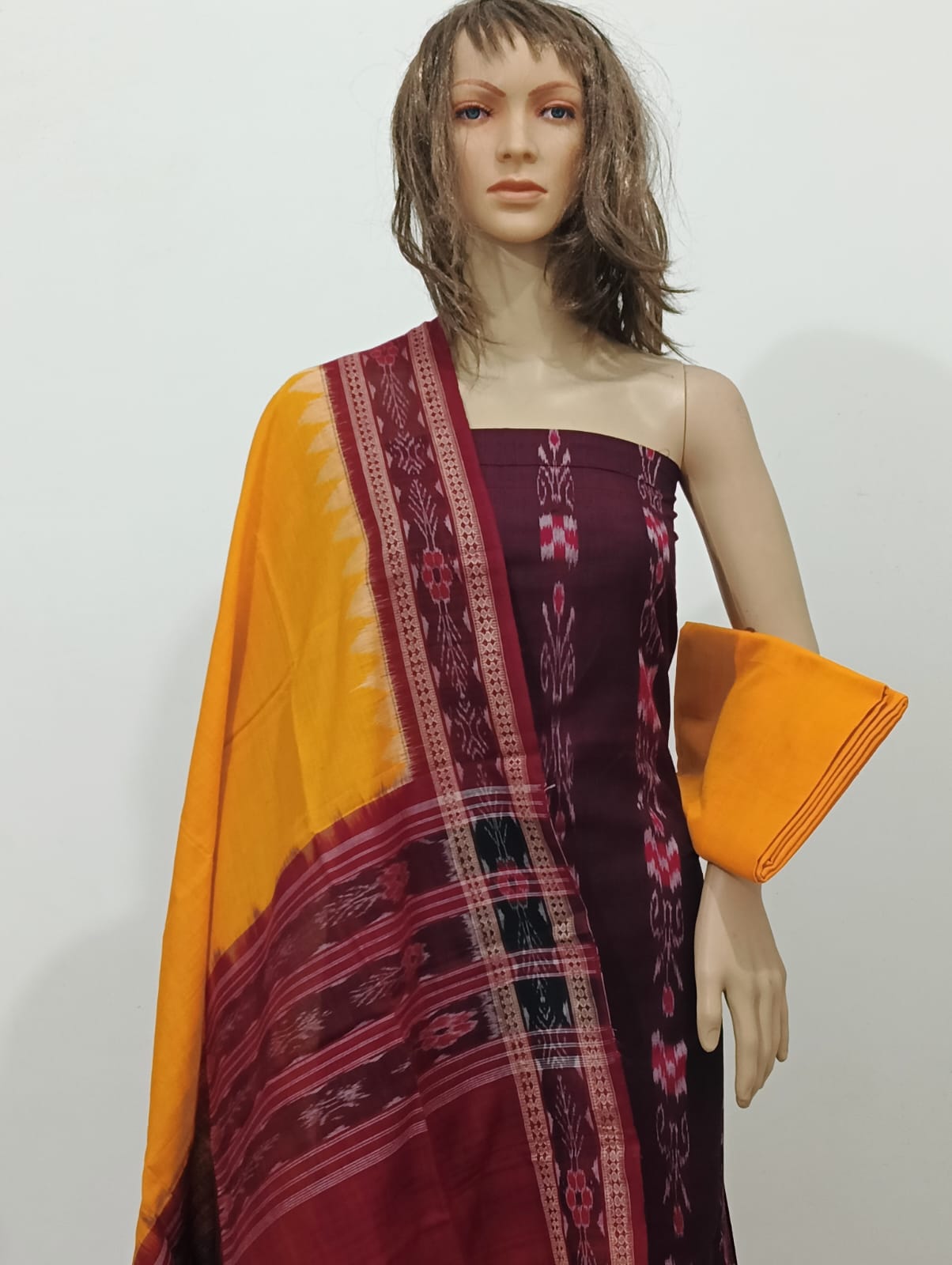 Lucy Collection – Bold Contrast Sarees & Suits with Vibrant Drapes